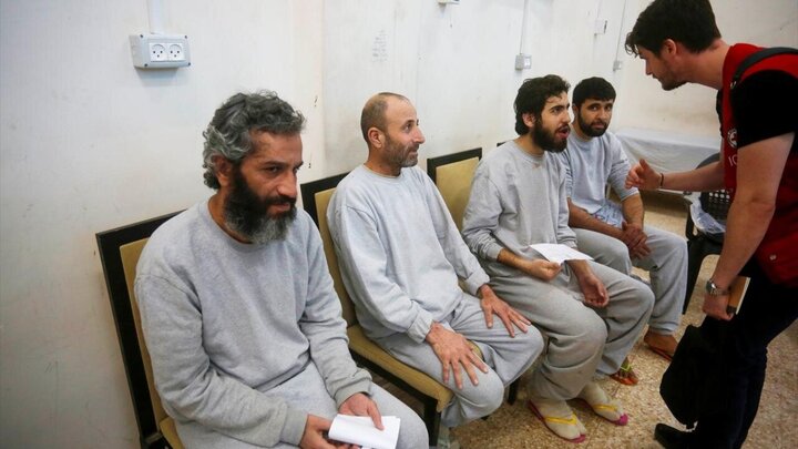 Photos: 10 Palestinians released from Israeli prisons