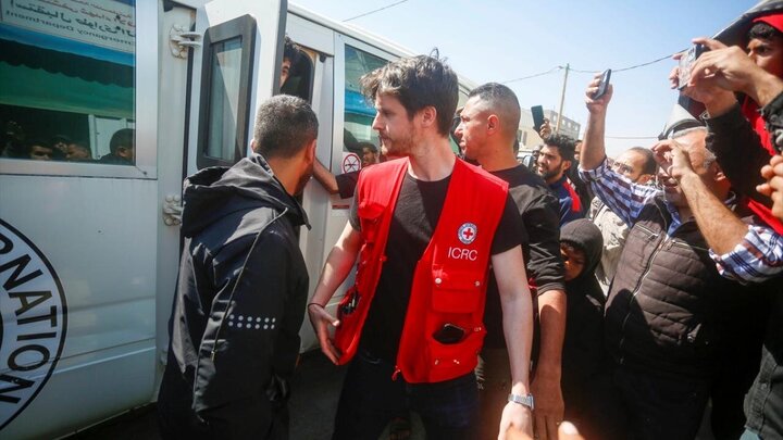 Photos: 10 Palestinians released from Israeli prisons