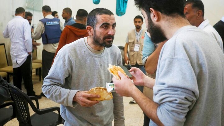 Photos: 10 Palestinians released from Israeli prisons