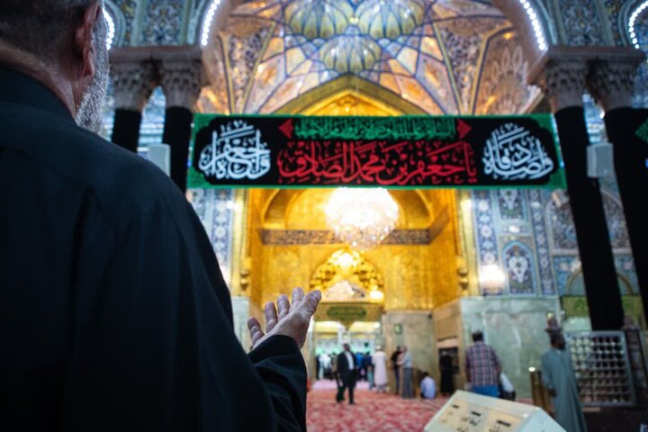 تقرير مصور/ بذكرى شهادة الامام الصادق(ع)..حرم الإمام الحسين(ع) يتشح بالسواد