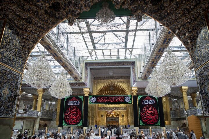 اتشاح بالسواد بذكرى شهادة الإمام جعفر الصادق (عليه السلام) في العتبة العباسية