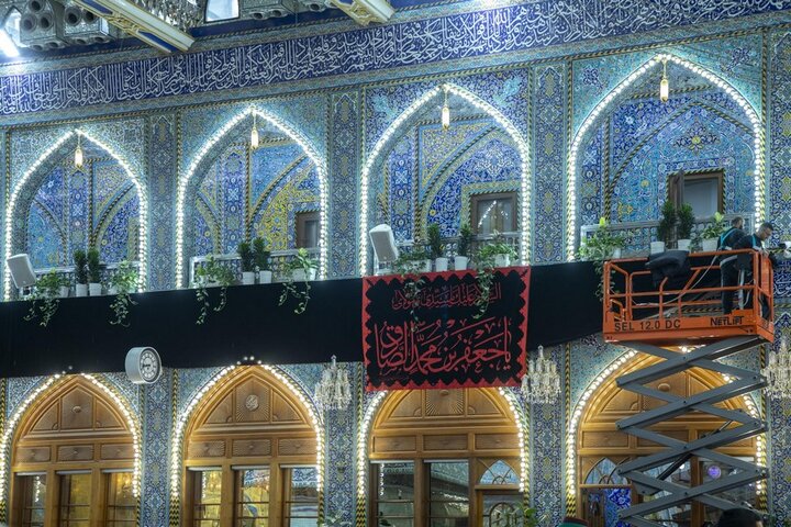 اتشاح بالسواد بذكرى شهادة الإمام جعفر الصادق (عليه السلام) في العتبة العباسية