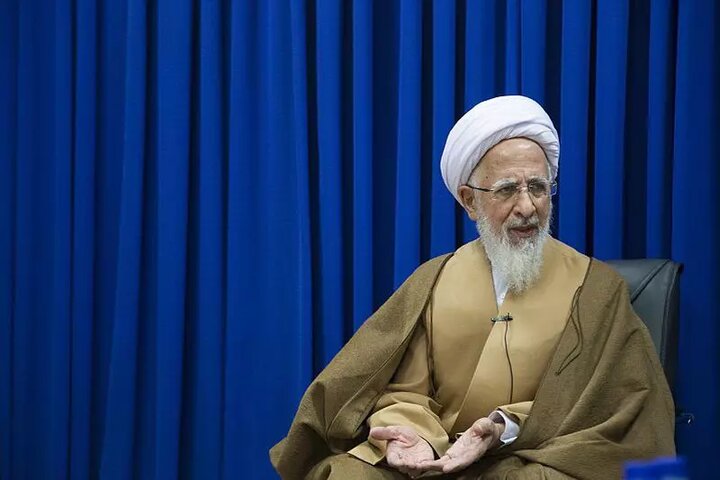 انتقاد آیت‌الله جوادی‌آملی از یک ضرب‌المثل؛ «چراغی که به خانه رواست، به مسجد حرام است!»