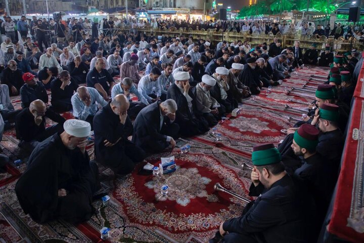 مراسم برافراشتن پرچم عزا در حرم حضرت عباس(ع)