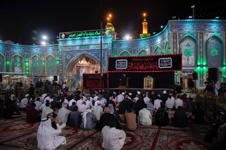 مراسم برافراشتن پرچم عزا در حرم حضرت عباس(ع)