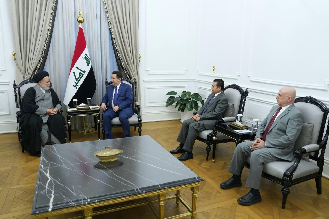 رئيس الهيئة العلمائية لأتباع أهل البيت(ع) السوري يلتقي رئيس الوزراء العراقي في بغداد