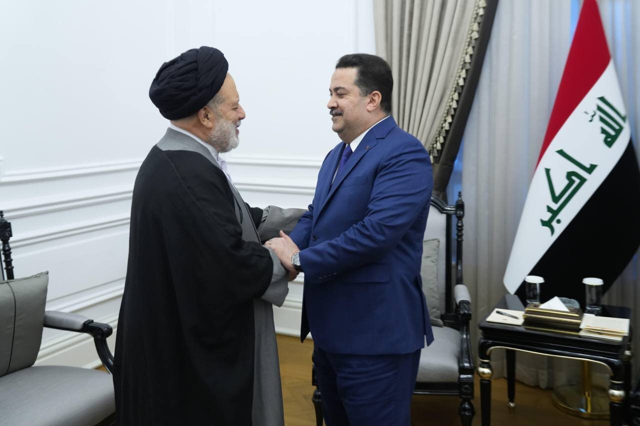 رئيس الهيئة العلمائية لأتباع أهل البيت(ع) السوري يلتقي رئيس الوزراء العراقي في بغداد