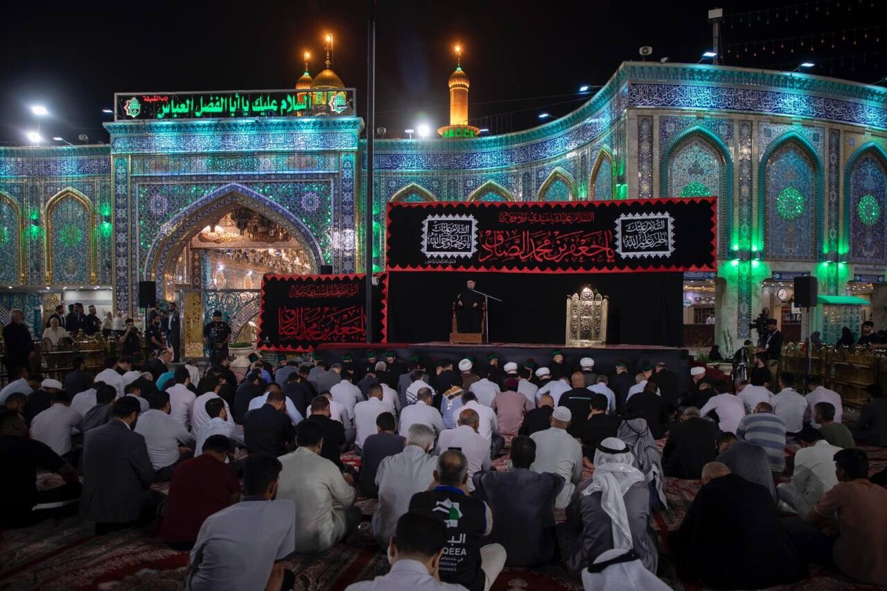 Al-Abbas holy shrine holds mourning flag-raising ceremony on martyrdom of Imam al-Sadiq (+Photos)