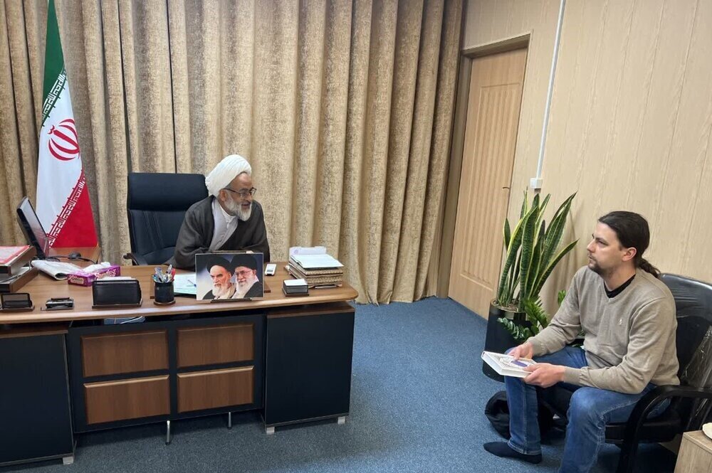 Polish tourist converts to Islam in Iran's Sirjan