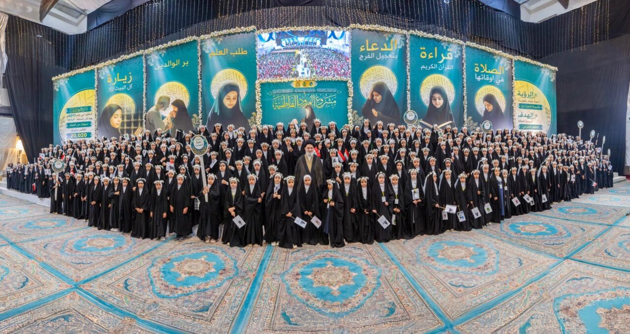 Sayed Al-Safi takes a group photo with assigned students during religious Takleef ceremony