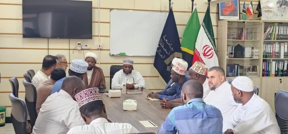Mkutano wa Mufti wa Burundi na Mwakilishi wa Al-Mustafa (s) Nchini Tanzania + Picha