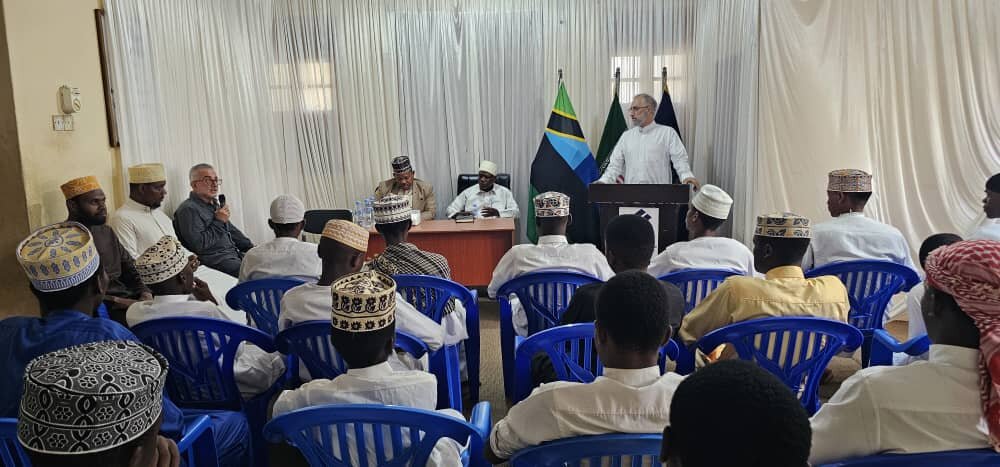Dr. Ali Taqavi, Mwakilishi wa Jamiat Al-Mustafa (s), Dar-e-Salam, Tanzania, katika ziara muhimu Zanzibar - Tanzania + Picha
