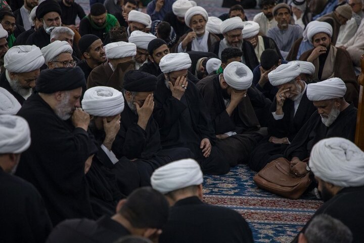 تنظيم موكب عزاء لطلبة العلوم الدينية في كربلاء بذكرى شهادة الإمام الصادق (ع)