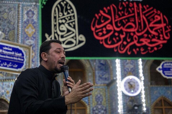 تنظيم موكب عزاء لطلبة العلوم الدينية في كربلاء بذكرى شهادة الإمام الصادق (ع)