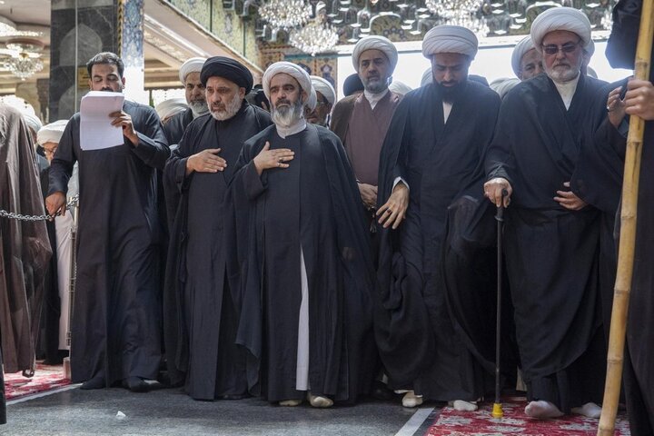 تنظيم موكب عزاء لطلبة العلوم الدينية في كربلاء بذكرى شهادة الإمام الصادق (ع)