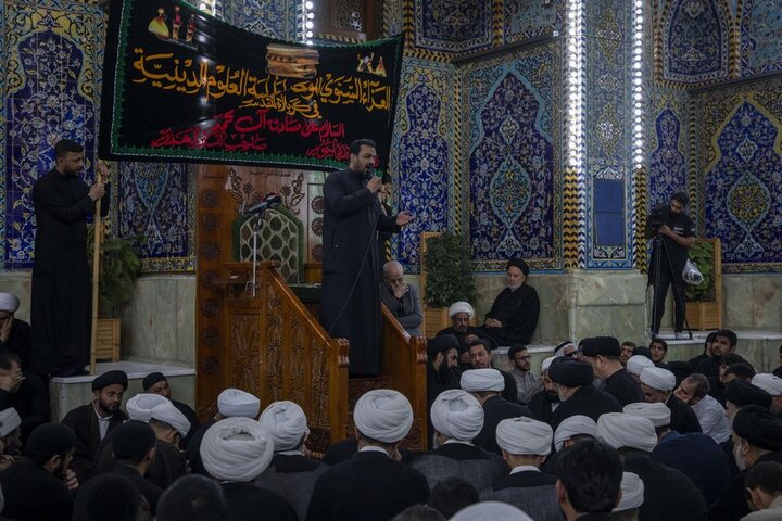 تنظيم موكب عزاء لطلبة العلوم الدينية في كربلاء بذكرى شهادة الإمام الصادق (ع)