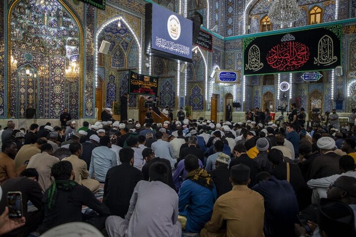 تنظيم موكب عزاء لطلبة العلوم الدينية في كربلاء بذكرى شهادة الإمام الصادق (ع)