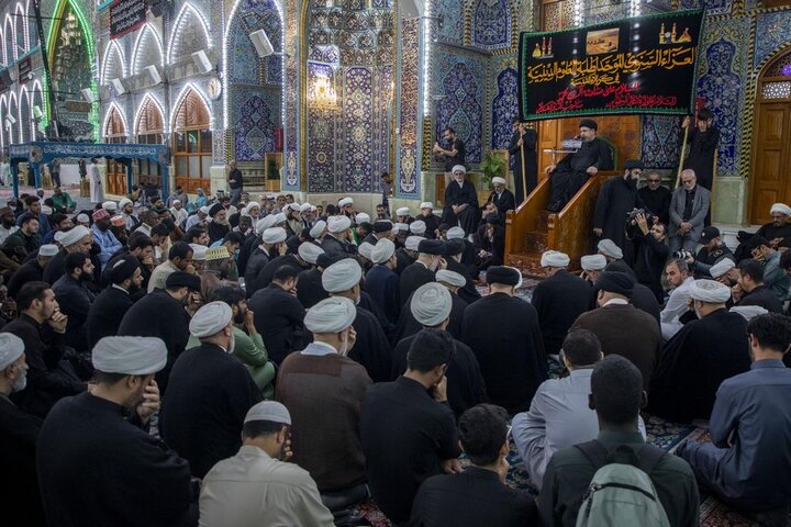 تنظيم موكب عزاء لطلبة العلوم الدينية في كربلاء بذكرى شهادة الإمام الصادق (ع)