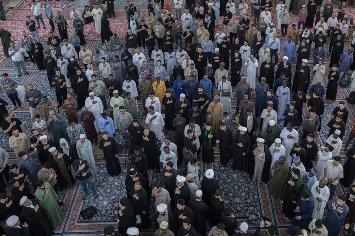 تنظيم موكب عزاء لطلبة العلوم الدينية في كربلاء بذكرى شهادة الإمام الصادق (ع)