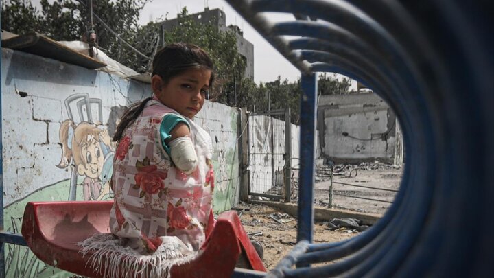 دختربچه فلسطینی که با یک دست به زندگی چنگ می‌زند