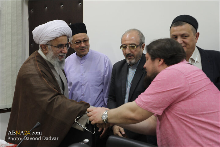 تقرير مصور/ لقاء شخصيات اسلامية روسية بالأمين العام للمجمع العالمي لأهل البيت (ع)