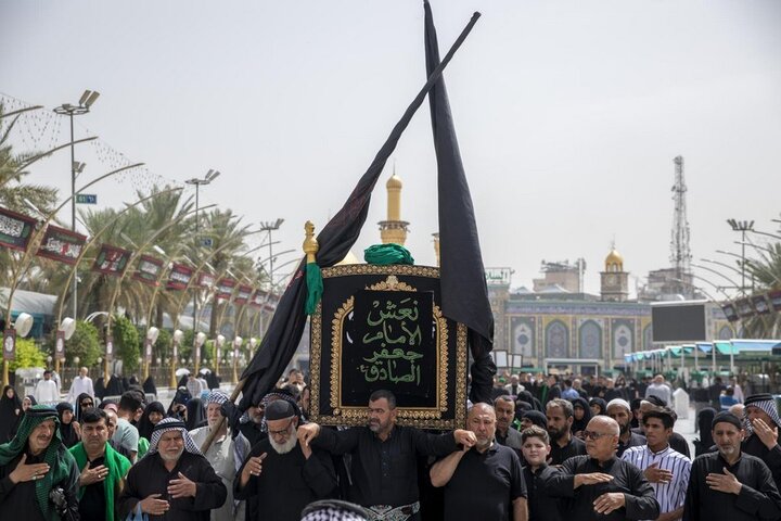تشييع النعش الرمزي للإمام الصادق (عليه السلام) في كربلاء