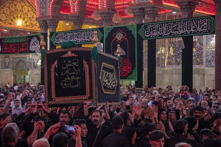 تشييع النعش الرمزي للإمام الصادق (عليه السلام) في كربلاء