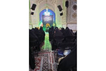 مشاركة سيدات من بلدان عربية في مجلس عزاء شهادة الإمام الصادق(ع) بحرم الإمام الرضا(ع)