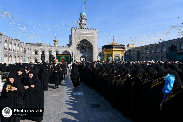 تقرير مصور/ موکب عالم آل محمد (ص) يقيم مجلس عزاء بمناسبة شهادة الإمام الصادق (ع) في حرم الإمام الرضا(ع)