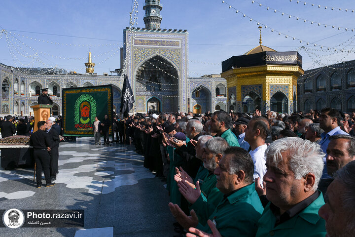 تقرير مصور/ موکب عالم آل محمد (ص) يقيم مجلس عزاء بمناسبة شهادة الإمام الصادق (ع) في حرم الإمام الرضا(ع)