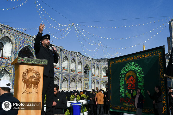 تقرير مصور/ موکب عالم آل محمد (ص) يقيم مجلس عزاء بمناسبة شهادة الإمام الصادق (ع) في حرم الإمام الرضا(ع)