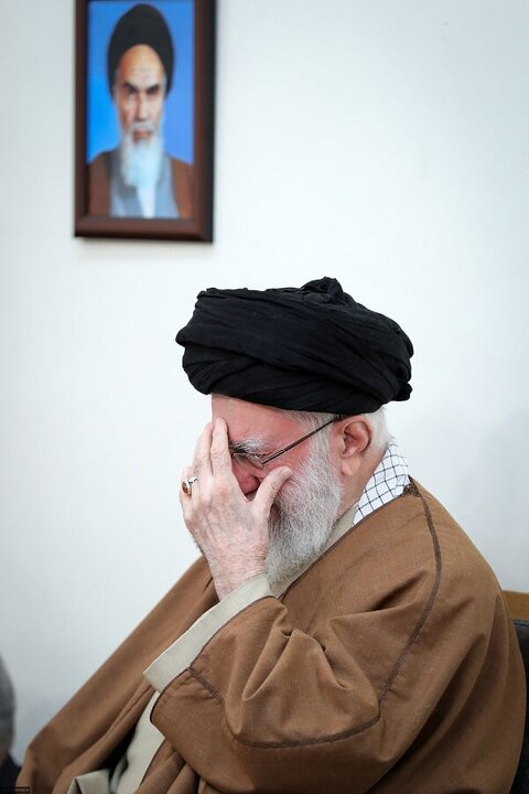 تقرير مصور/ قائد الثورة الاسلامية يشارك في مجلس عزاء شهادة الامام الصادق (ع)