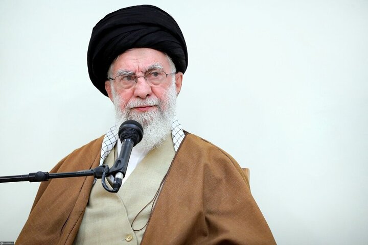 تقرير مصور/ قائد الثورة الاسلامية يشارك في مجلس عزاء شهادة الامام الصادق (ع)