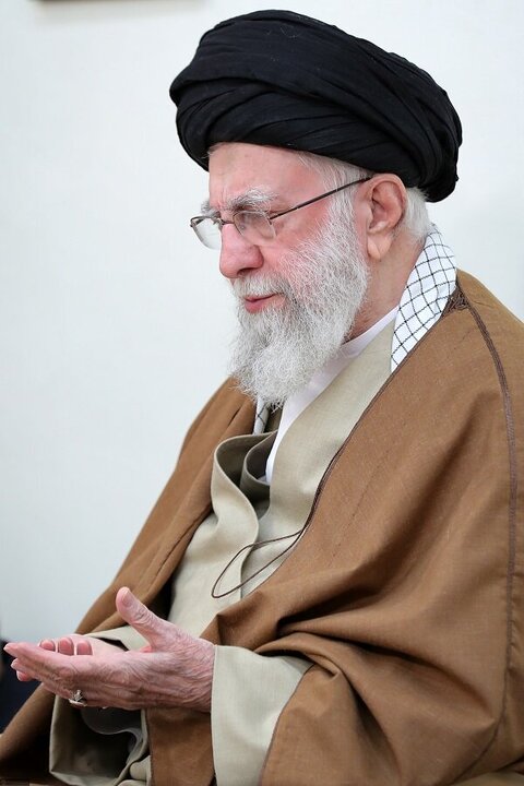 تقرير مصور/ قائد الثورة الاسلامية يشارك في مجلس عزاء شهادة الامام الصادق (ع)