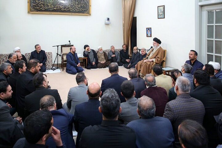 تقرير مصور/ قائد الثورة الاسلامية يشارك في مجلس عزاء شهادة الامام الصادق (ع)