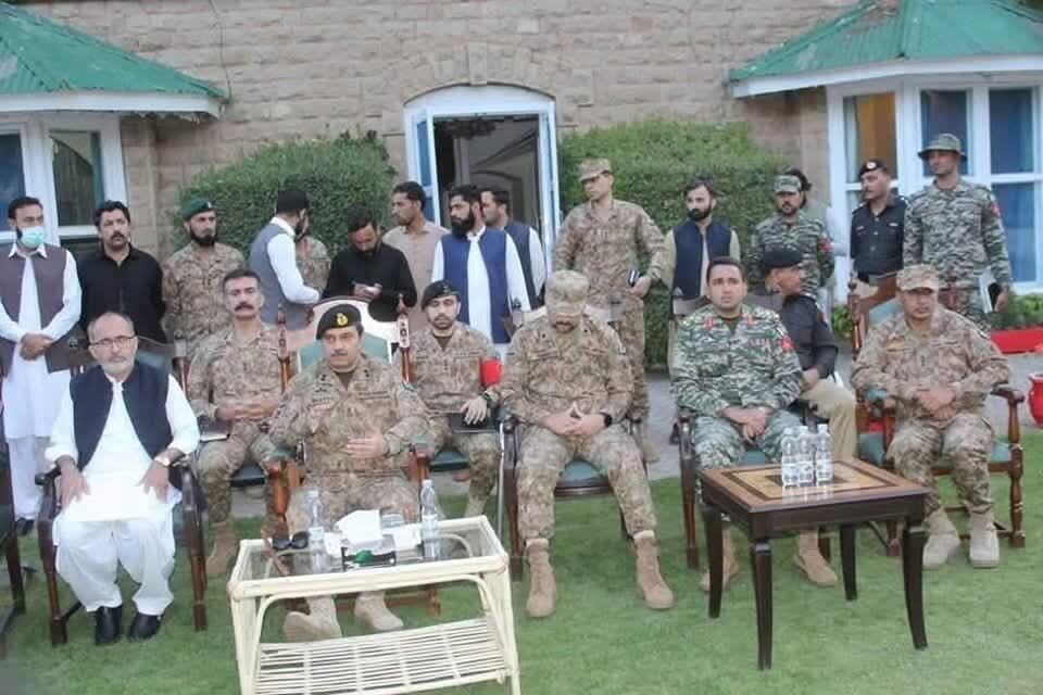 نشست مشترک ارتش پاکستان با بزرگان قبایل برای برقراری صلح در پاراچنار + عکس