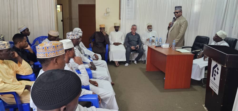 Sheikh Dr.Alhad Mussa Salum, Mwenyekiti wa Jumuiya ya Maridhiano na Amani Tanzania (JMAT-TAIFA) atembelea Chuo cha Qur'an Tukufu Zanzibar + Picha