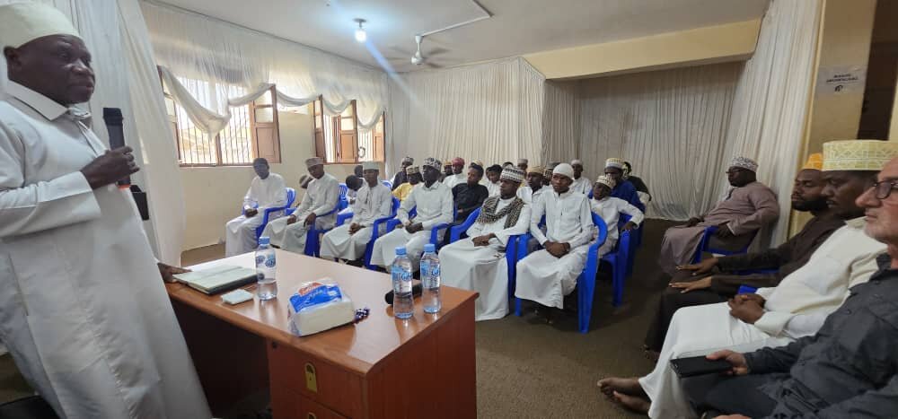 Sheikh Dr.Alhad Mussa Salum, Mwenyekiti wa Jumuiya ya Maridhiano na Amani Tanzania (JMAT-TAIFA) atembelea Chuo cha Qur'an Tukufu Zanzibar + Picha