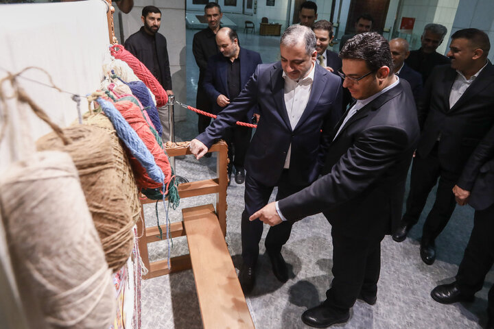 تشرف وزير الرياضة والشباب العراقي إلى الحرم الرضوي شریف