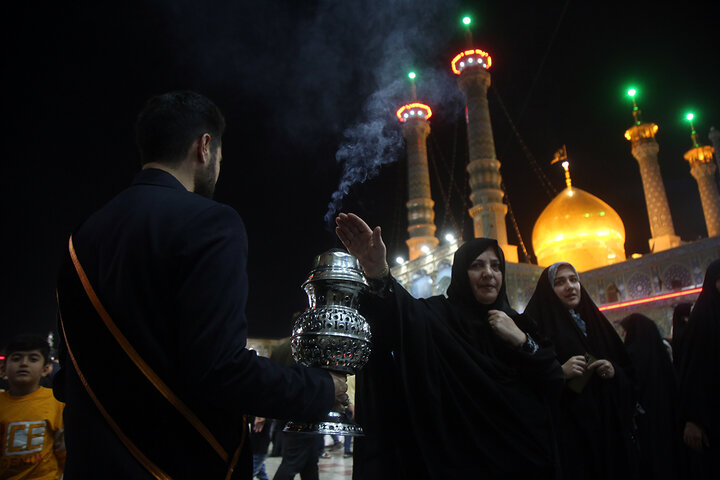 گزارش تصویری | حال و هوای حرم قم در شام شهادت امام صادق (ع)