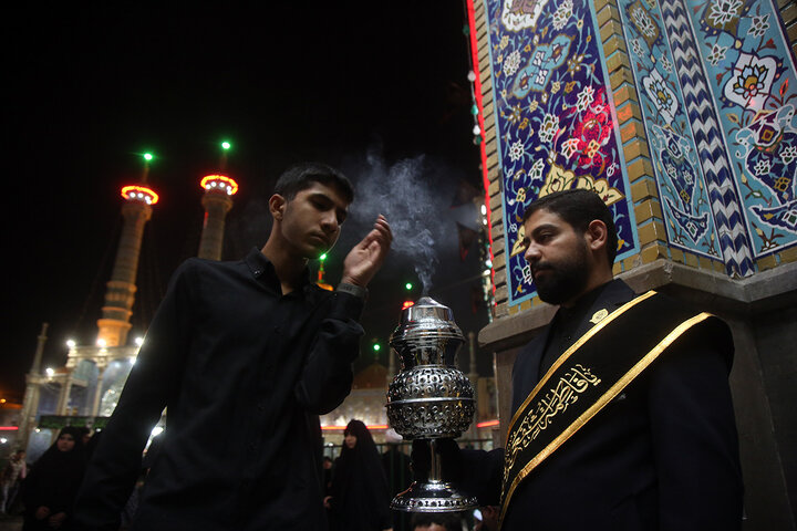 گزارش تصویری | حال و هوای حرم قم در شام شهادت امام صادق (ع)