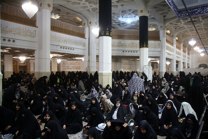 گزارش تصویری | حال و هوای حرم قم در شام شهادت امام صادق (ع)