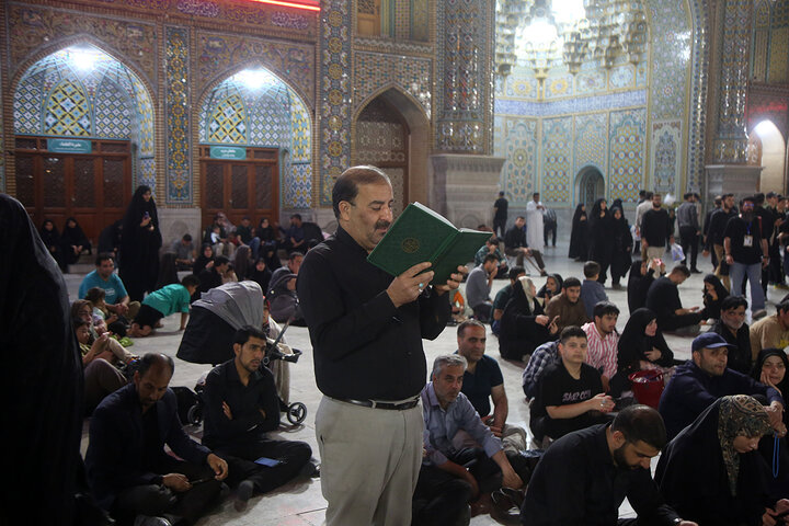 گزارش تصویری | حال و هوای حرم قم در شام شهادت امام صادق (ع)