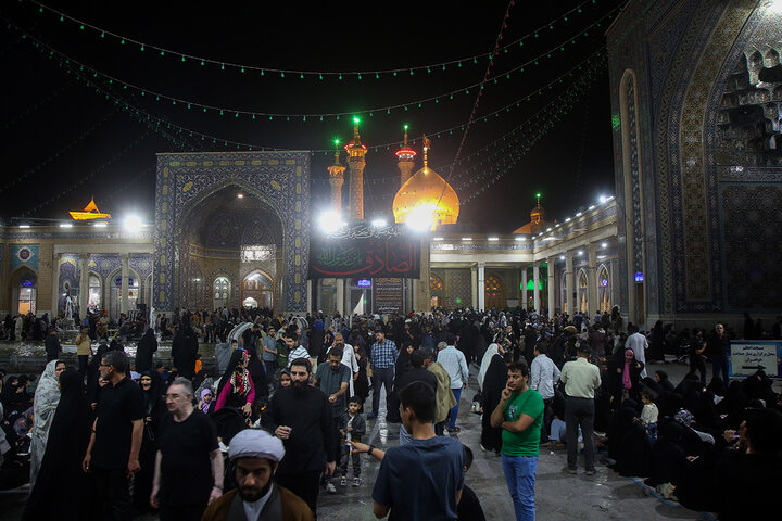 گزارش تصویری | حال و هوای حرم قم در شام شهادت امام صادق (ع)