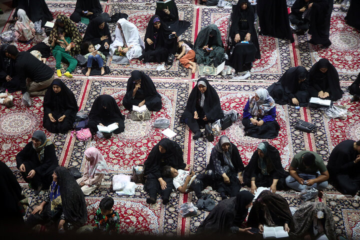 گزارش تصویری | حال و هوای حرم قم در شام شهادت امام صادق (ع)