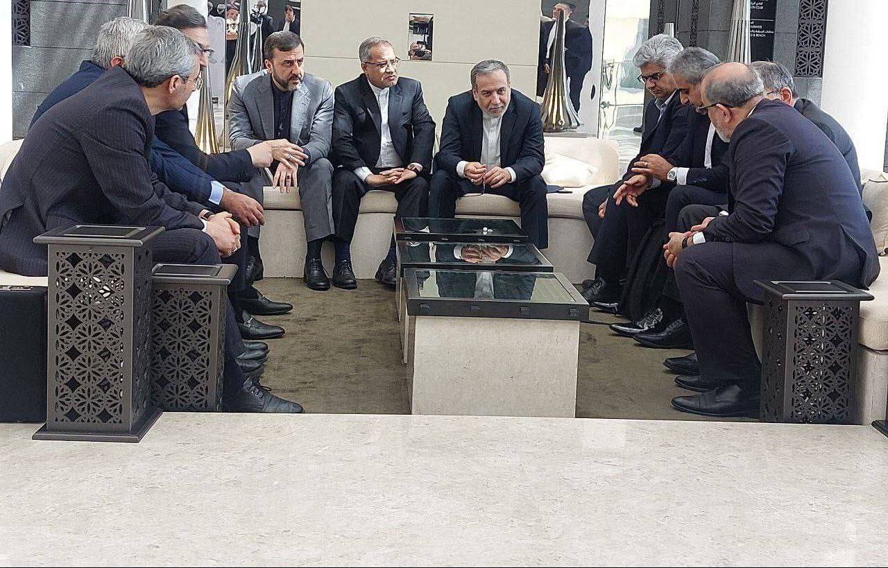 فیديو | الوفد الإيراني المفاوض في مسقط قبيل انطلاق المفاوضات الفنية مع الجانب الأمريكي