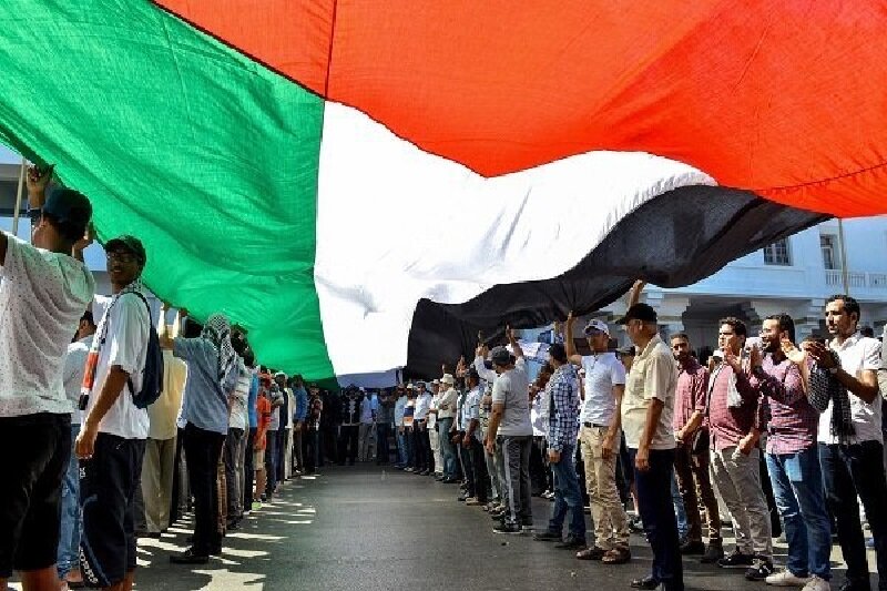 ہم فلسطینیوں کے قتل عام میں شریک نہیں ہونگے، مراکش بندرگاہ کے کارکنوں کا اجتماعی استعفا ہم فلسطینیوں کے قتل عام میں شریک نہیں ہونگے، مراکش بندرگاہ کے کارکنوں کا اجتماعی استعفا