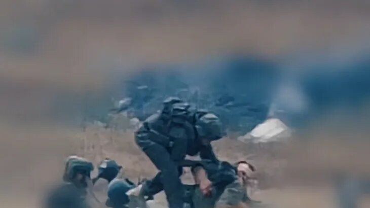 فيديو | القسام تنشر مشاهد قنص 4 جنود وضباط للاحتلال ببيت حانون شمالي قطاع غزة