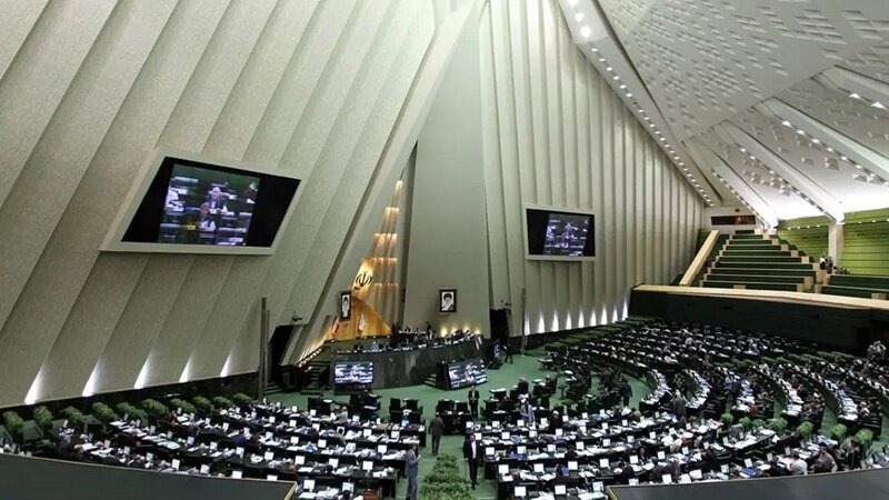 イラン国会議員らが弾道ミサイルをめぐる一切の交渉に反対/制裁が復活しないことの保証を求める イラン国会議員らが弾道ミサイルをめぐる一切の交渉に反対/制裁が復活しないことの保証を求める