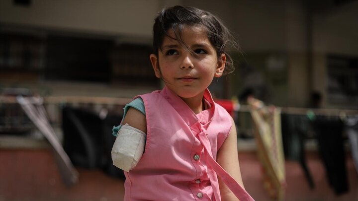 Photos: Palestinian girl clinging to life with one hand